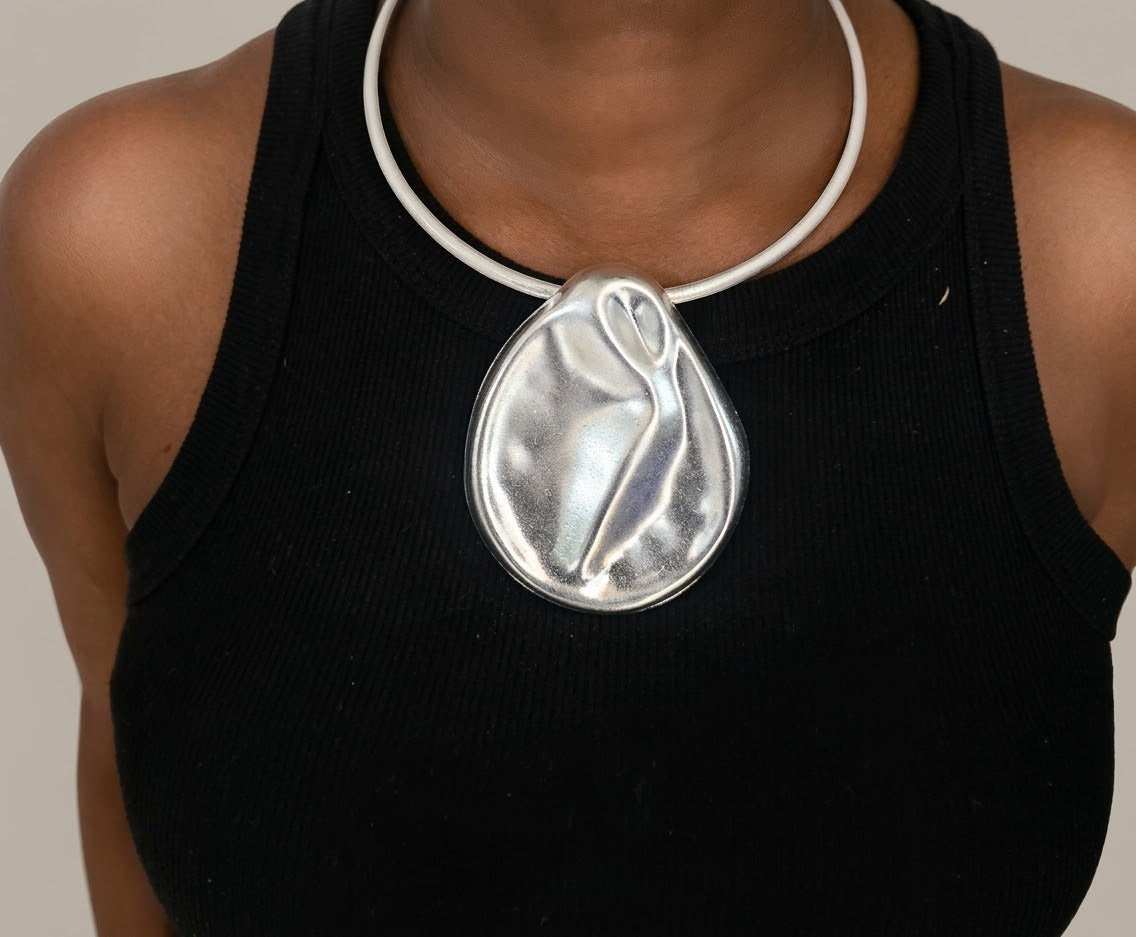 Metallic Pendant Necklace